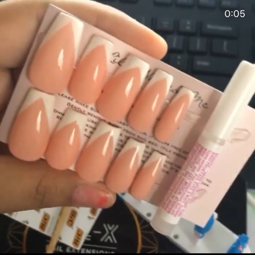 Custom press on nails - Picture 2 of 3
